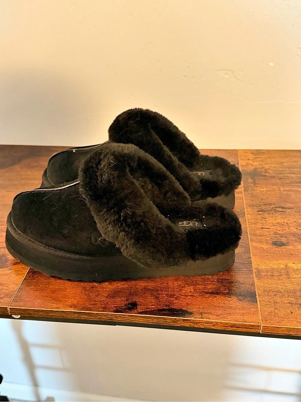 UGG Tazz Slipper Black Shearling Slippers